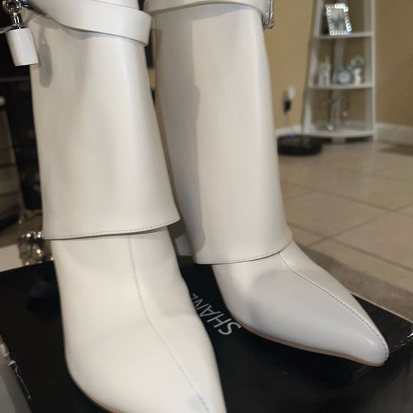 New never worn. Markings due to dust bag. Sold as is. No returns - Picture 3 of 7